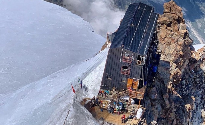 Ondata di caldo anomalo: 7 gradi alla Capanna Margherita