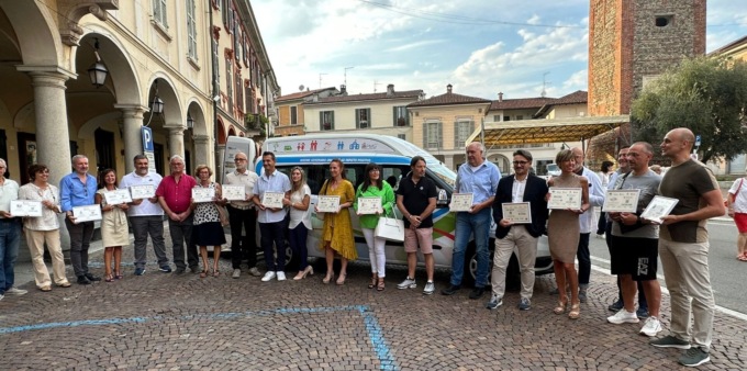 Oleggio a “impatto positivo”: consegnato un nuovo mezzo per i servizi sociali