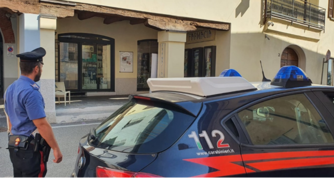 Rapina una farmacia di Oleggio pur essendo ai domiciliari: arrestato