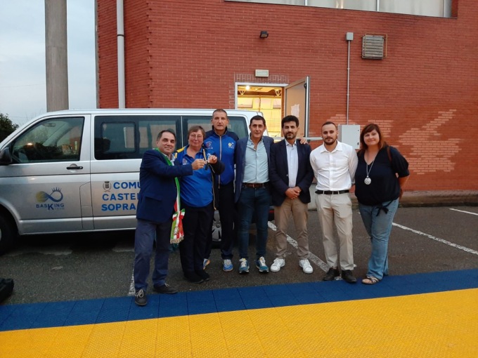 Festa dello sport a Castelletto con consegna di un pulmino