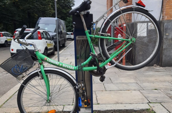 Novara ecco la prima stazione di riparazione e gonfiaggio biciclette