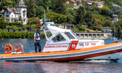 Guardia Costiera salva un uomo nelle acque del Maggiore