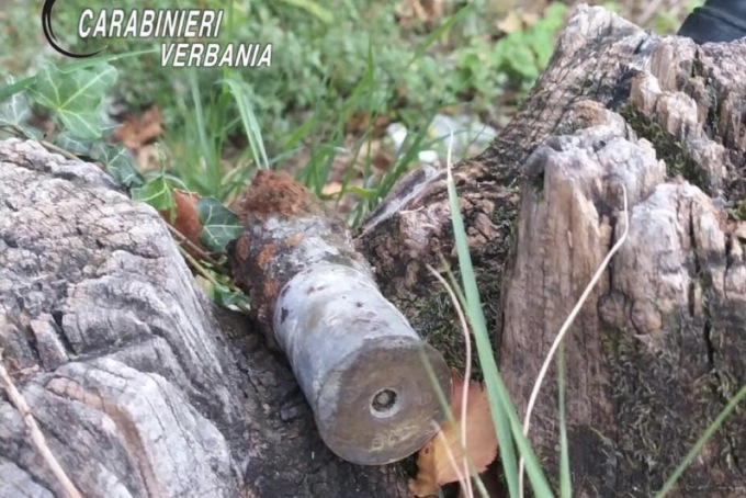 Turista trova ordigno nel Lago Maggiore: fatto brillare in una cava