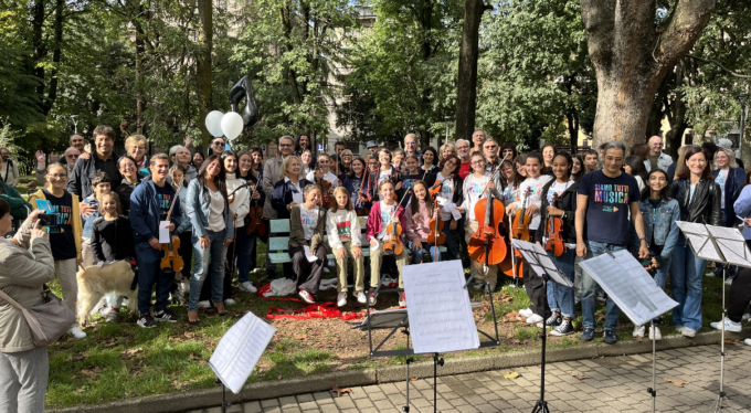 Ora a Novara c’è una panchina per ricordare che “siamo tutti musica”