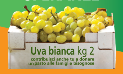 Al Gigante comprando una cassetta d'uva si dona un pasto alle famiglie bisognose
