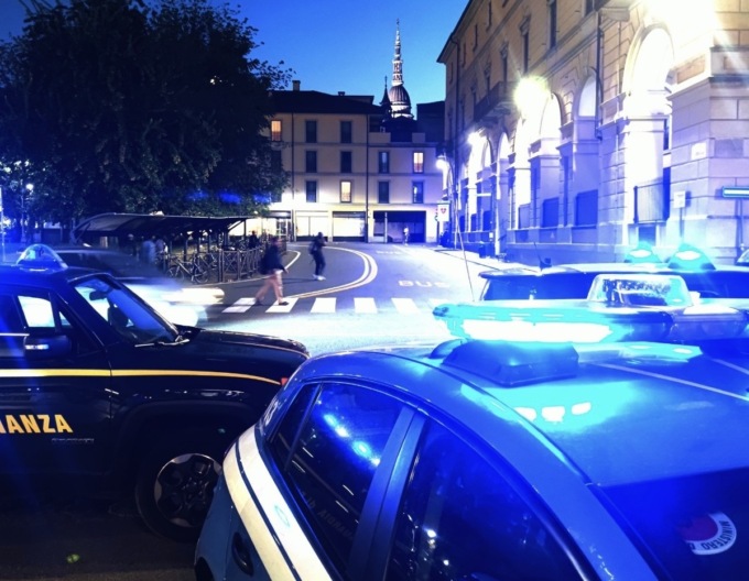 Controlli in stazione e piazza Garibaldi a Novara: 533 persone identificate