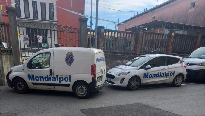 Borgo Ticino: fanno saltare il bancomat e rubano 120mila euro