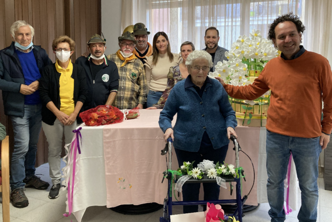A Cameri festa per la donna più longeva del paese