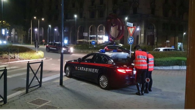 Aggredirono e tentarono di rapinare due giovanissimi: arrestati
