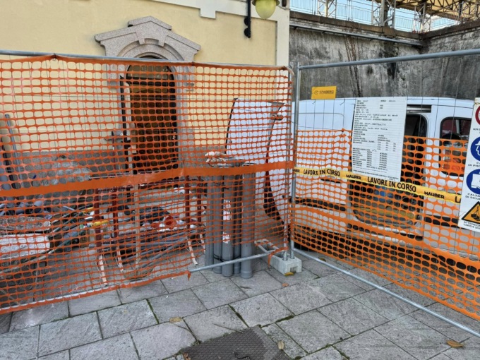 Lavori al via per i nuovi bagni della stazione ad Arona