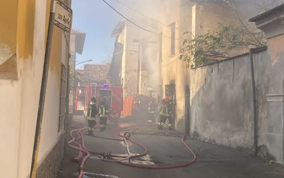 Incendio in un’abitazione a Castelletto di Momo