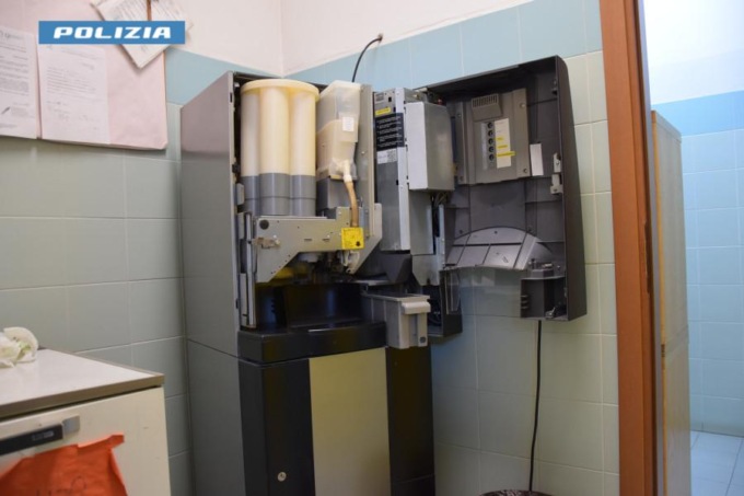 Rubava nelle scuole novaresi: arrestato 46enne