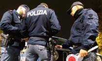 300 persone e 100 auto controllate dalla polizia nel weekend: tante le patenti ritirate