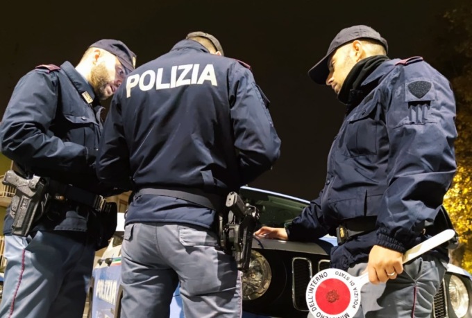 Con microcamere e auricolari all’esame di guida: 14 denunciati