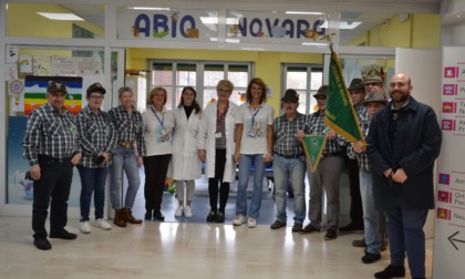 Dagli Alpini novaresi una donazione per Abio, l'associazione per i bimbi in ospedale