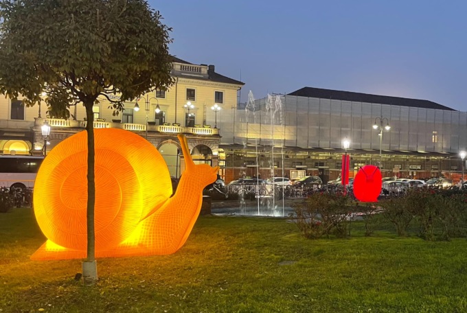Per tre mesi tante chiocciole giganti illumineranno piazza Garibaldi