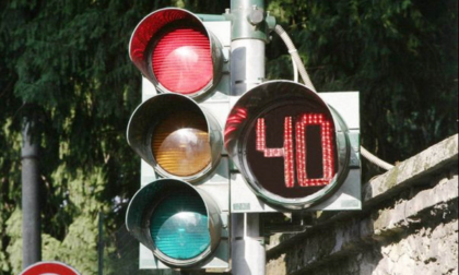 Semaforo in via Sempione: le critiche dei cittadini e le spiegazioni del sindaco