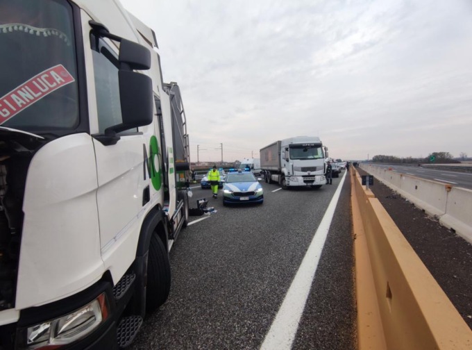 Assalto a un furgone portavalori: il mezzo riesce a fuggire, A4 bloccata