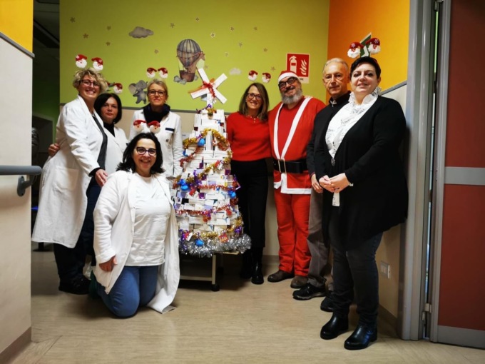 Babbo Natale ha fatto tappa oggi all’Asl di Arona durante le vaccinazioni dei bimbi