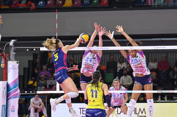 L’Igor Volley Novara cede in quattro set a Scandicci