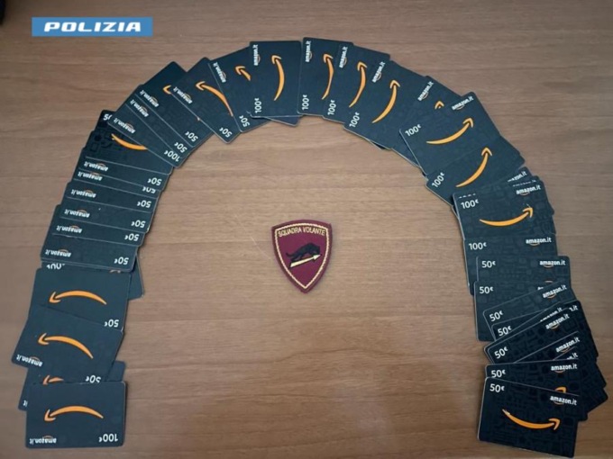 Ruba merce per 300 euro all’Esselunga: con sé aveva anche buoni Amazon per oltre 3.000 euro