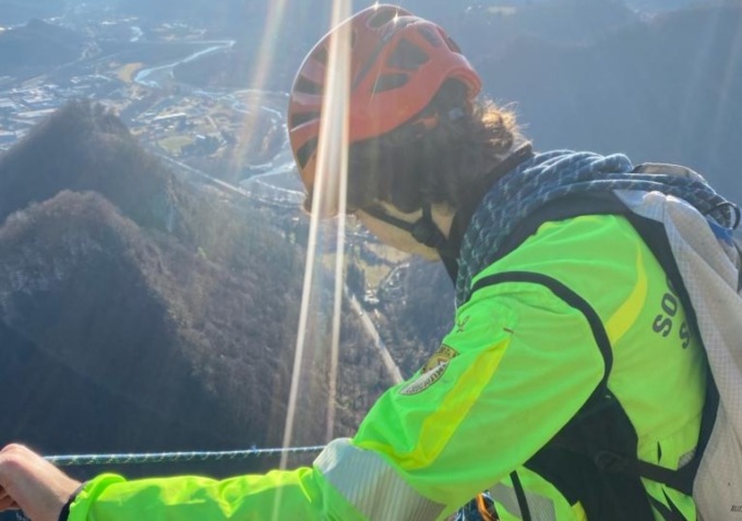 Intervento del soccorso alpino a Varallo Sesia per una coppia di ferratisti bloccati
