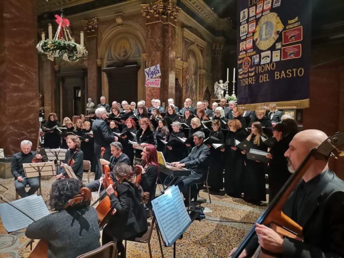 A Trecate successo per il Concerto di Santa Lucia con la Schola Cantorum