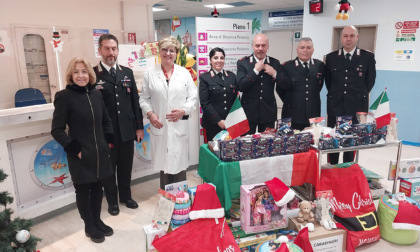 Dai carabinieri una montagna di doni per i bimbi della Pediatria