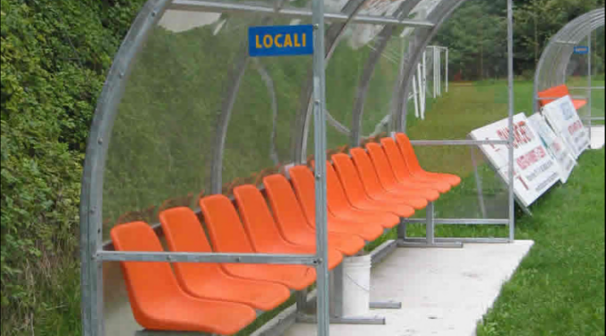 Palpeggiamenti negli spogliatoi: mister indagato per violenza sessuale su minori