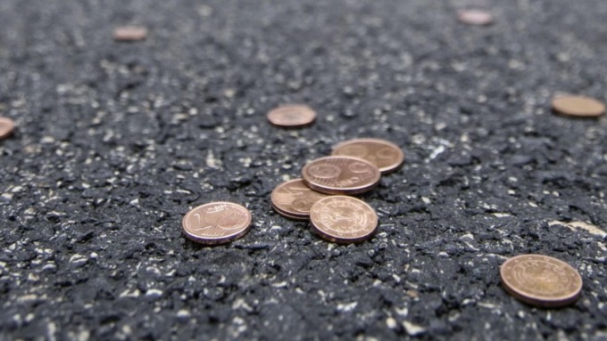 Furti nel parcheggio dell’Esselunga di Castelletto: attenzione