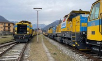 Il “treno rinnovatore” al lavoro sulla ferrovia Novara-Varallo