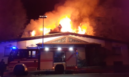 In fiamme la casa dei proprietari del Ristorante Pinocchio: IL VIDEO