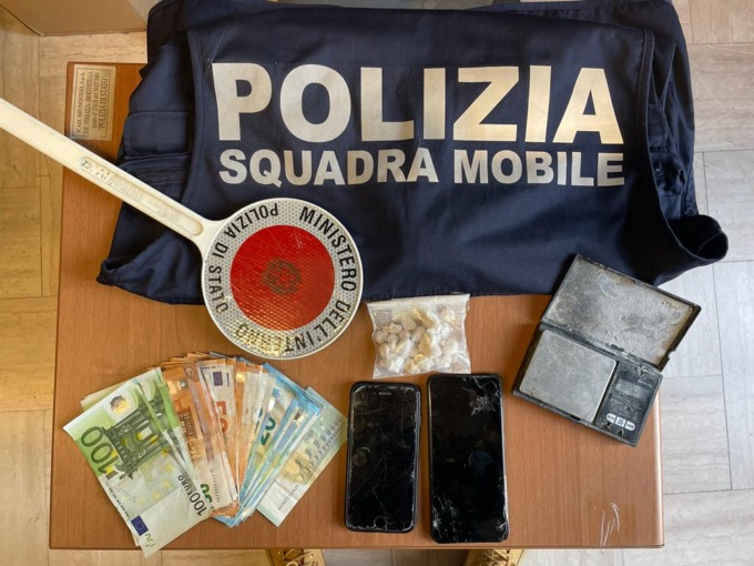 Polizia arresta 43enne per spaccio a Galliate