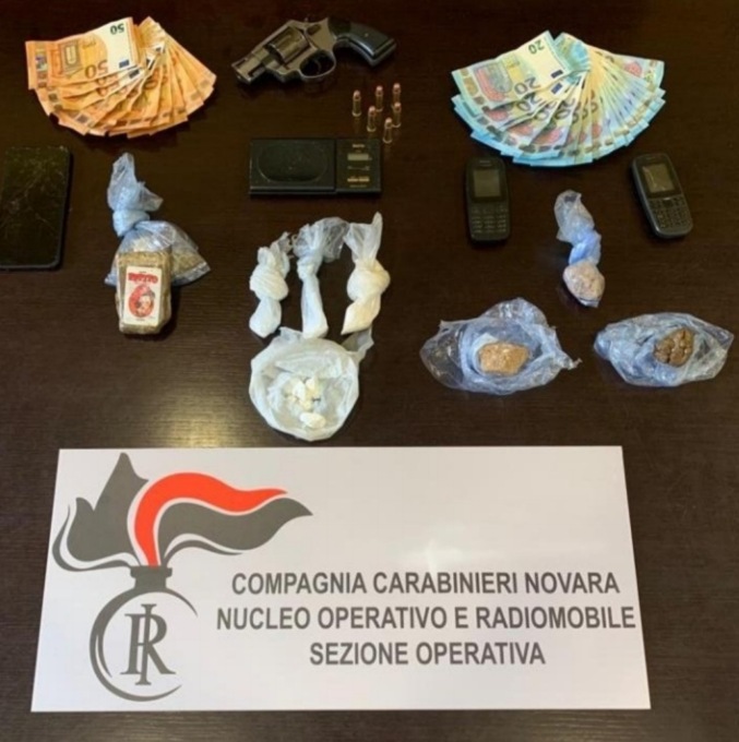 Oleggio: arrestato dai carabinieri con mezzo chilo di droga