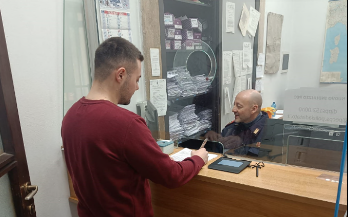 Passaporti e lunghe attese: le aperture straordinarie e tutto quello che c’è da sapere