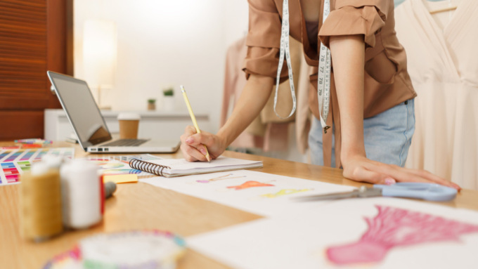 Scopri i segreti del design, dalla moda agli interni: corsi che ispirano e creano uno stile unico
