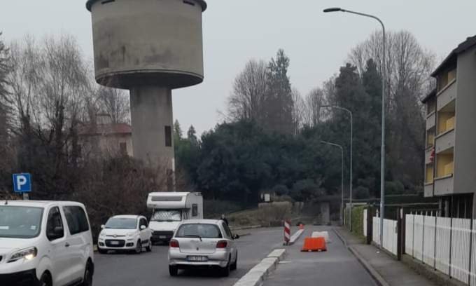 Arona prorogati i lavori alla “ciclabile della discordia”