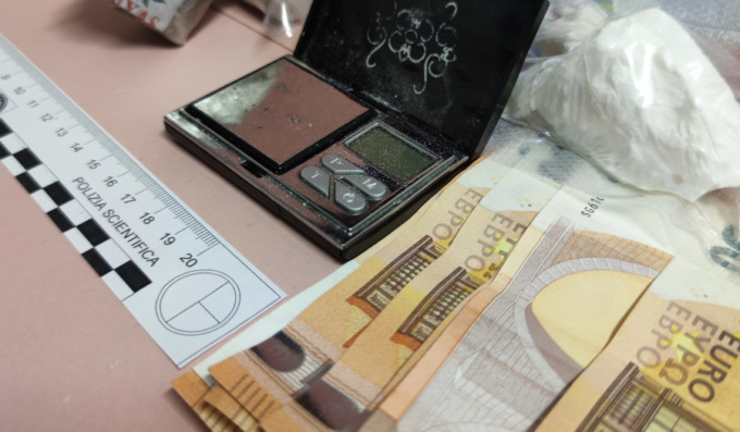 Novara polizia sequestra cocaina, hashish e denaro a un 36enne