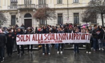 Studenti novaresi in piazza per chiedere strutture sicure e adeguate