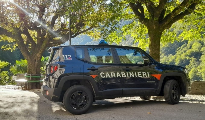 Oss sottraeva soldi dalla carta dell’anziano che assisteva: denunciata