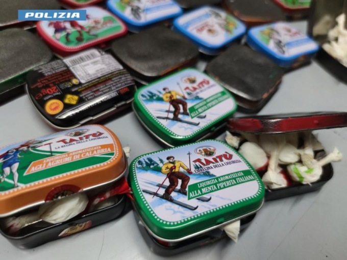 Galliate arrestato ragazzo con 112 dosi di droga in scatole di caramelle