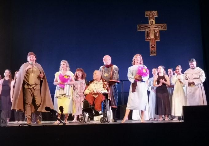 “Forza venite gente”: serata sold out al Coccia a favore dell’associazione Ancora