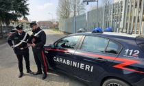 Aggredisce anziano in un parco e gli ruba il borsello: arrestato grazie alle telecamere