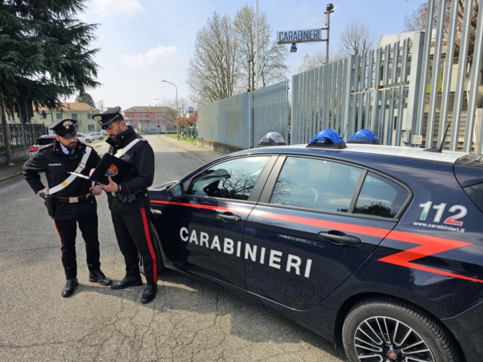 Aggredisce anziano in un parco e gli ruba il borsello: arrestato grazie alle telecamere
