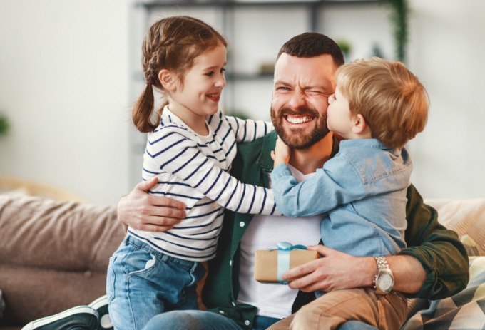 Facciamo gli auguri ai papà sul nostro giornale: manca poco alla loro festa!