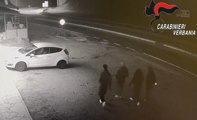 Dopo la lite investono i rivali con un furgone: 3 denunciati VIDEO