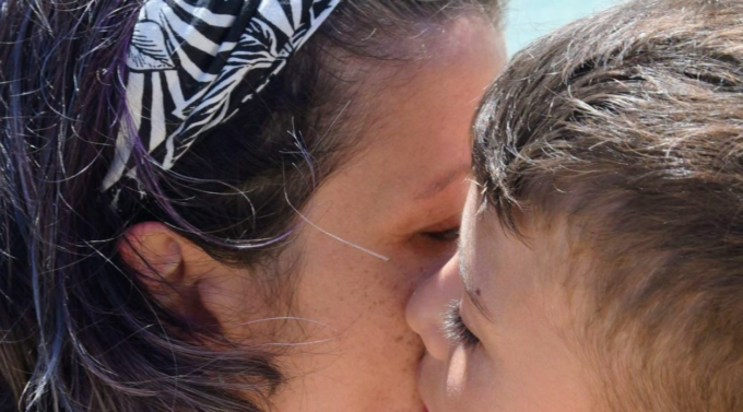 Il grido d’aiuto di due genitori novaresi: “Non togliete quel farmaco a nostro figlio”