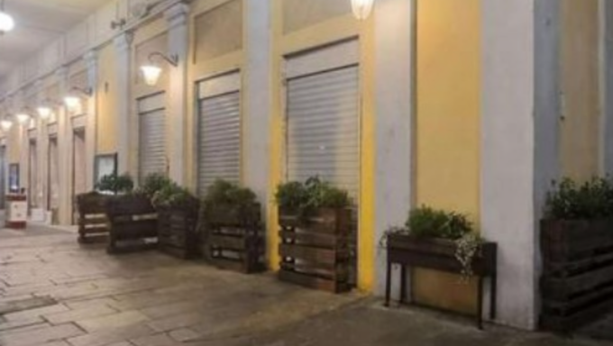 Che ne sarà del Cannavacciuolo Bistrot? “Quella vetrina chiusa non si può vedere”