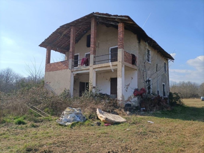 Gargallo: armi, droga e viveri in un casolare abbandonato