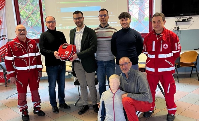 Donato un defibrillatore alla Croce Rossa di Arona